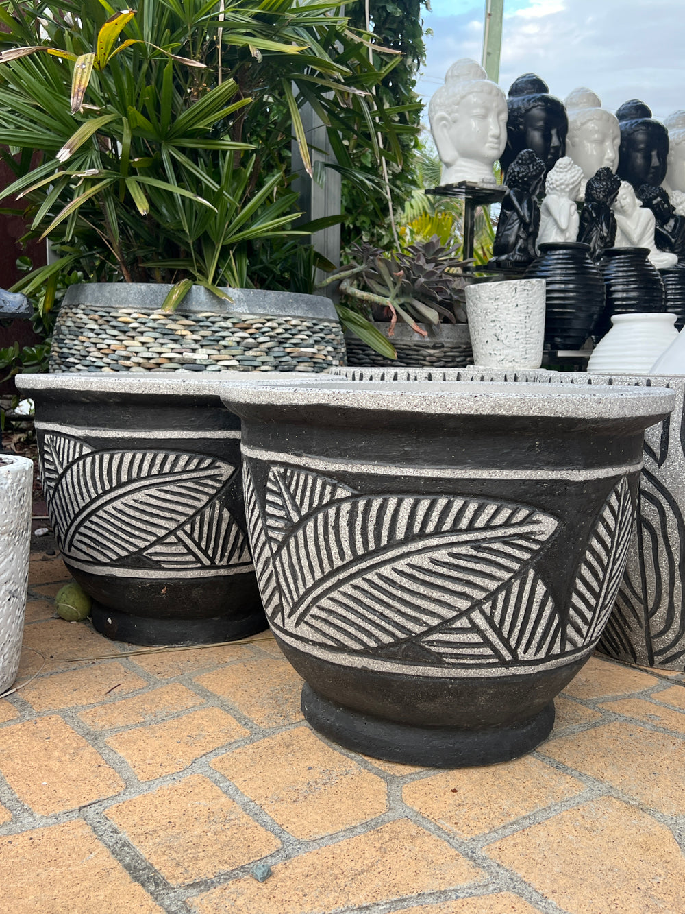 Palm Leaf Monotone Pot