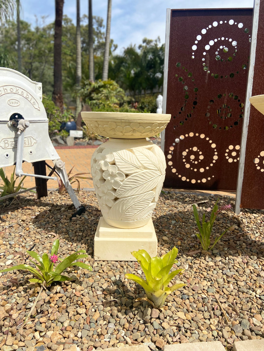 Limestone Medium Round Birdbath (Round Base)