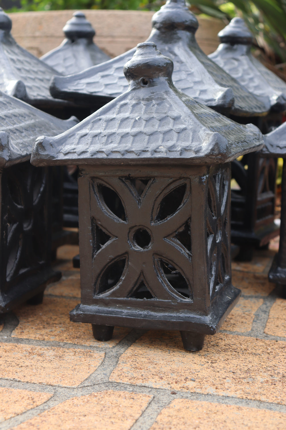 Black & White Lanterns